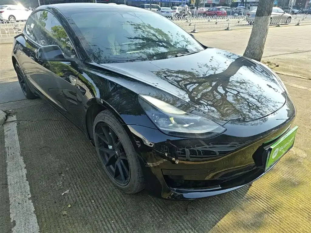 Tesla Model 3 — фото 9