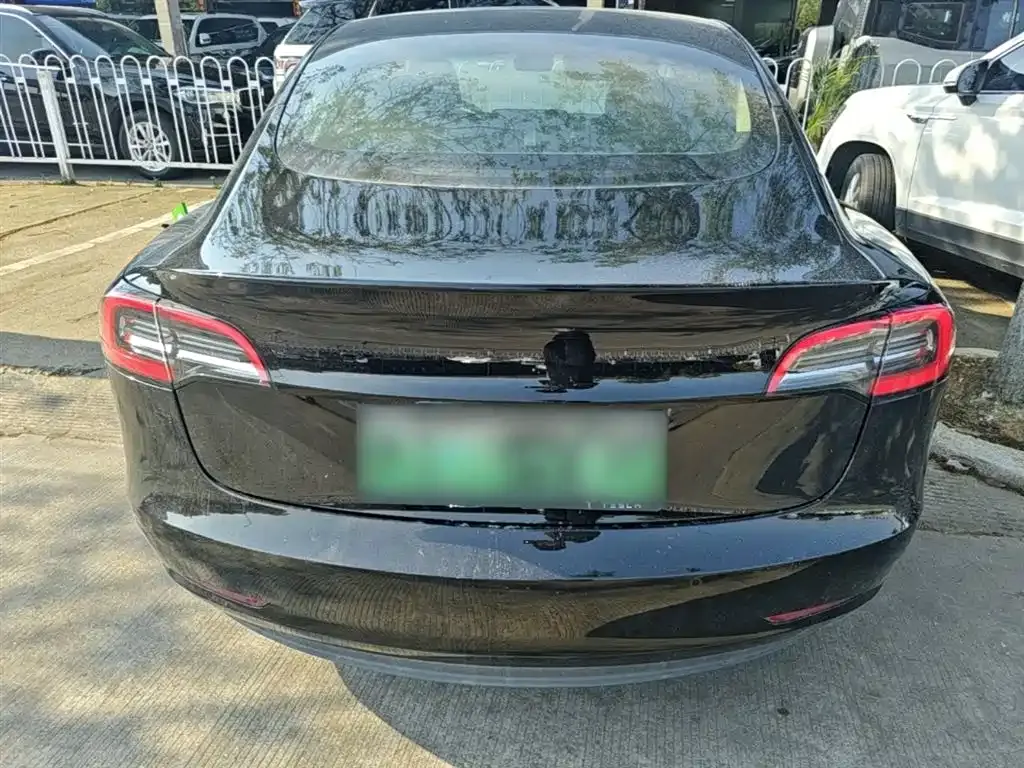 Tesla Model 3 — фото 4