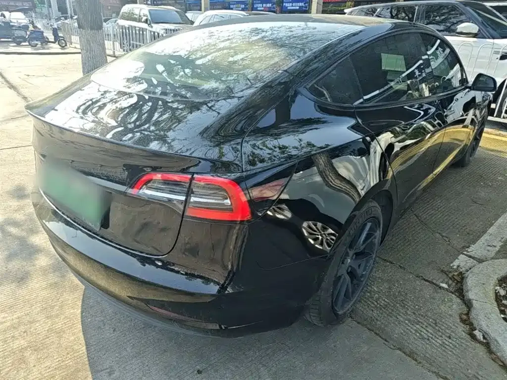 Tesla Model 3 — фото 10