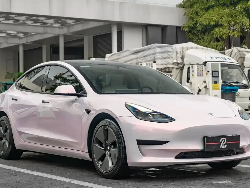 Tesla Model 3 — фото 1