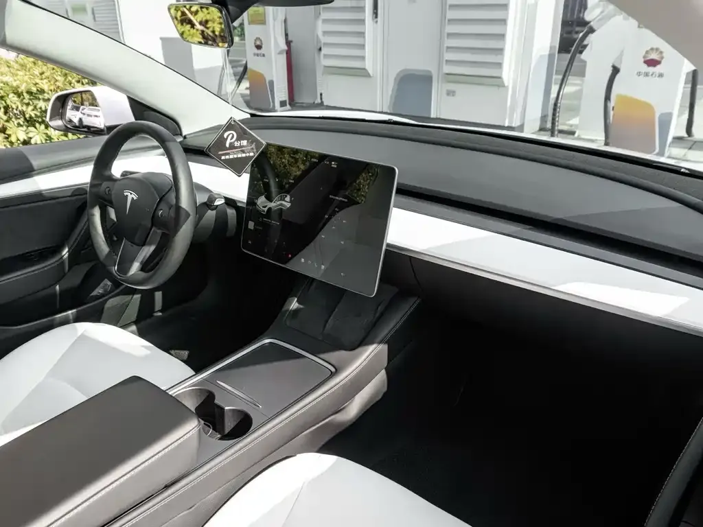 Tesla Model 3 — фото 6
