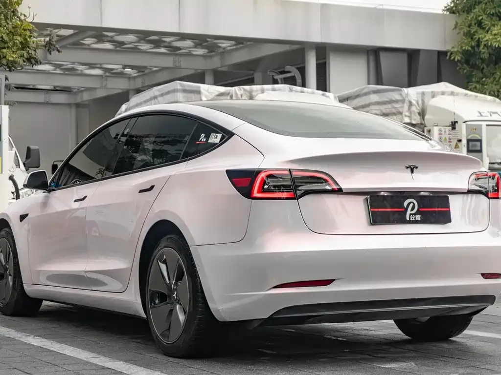 Tesla Model 3 — фото 2