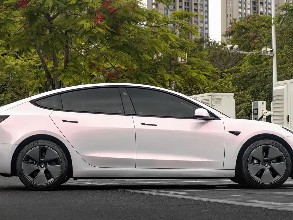 Tesla Model 3 — фото 10