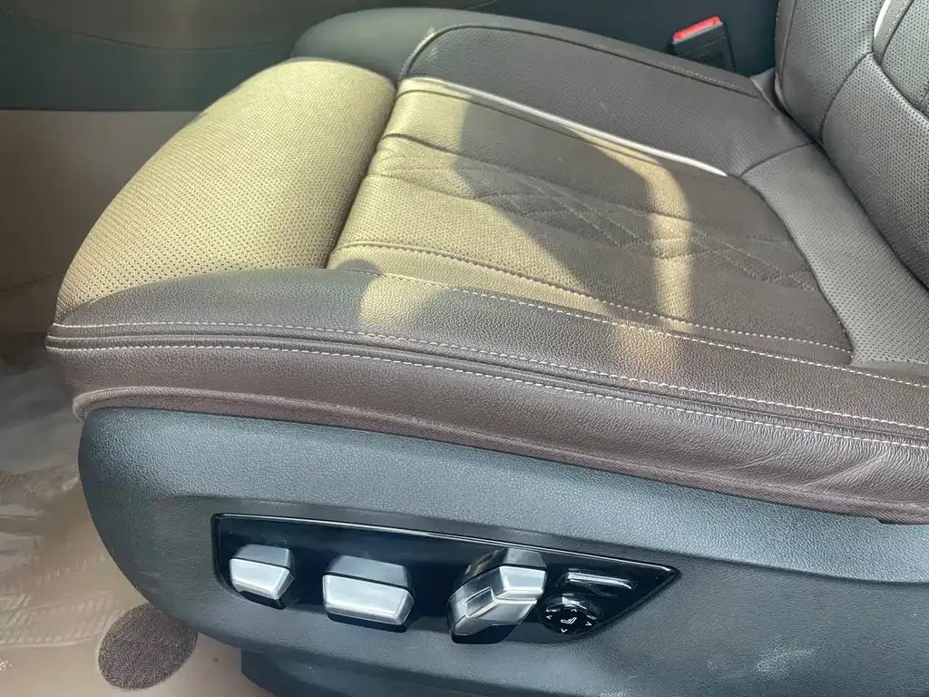 BMW 5 Series — фото 10