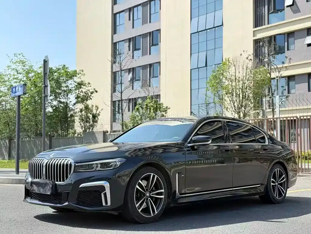 BMW 7 Series — фото 1