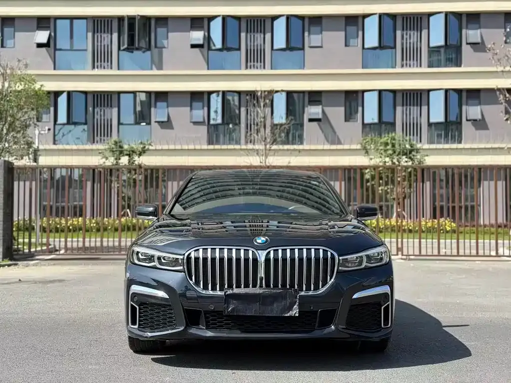 BMW 7 Series — фото 9