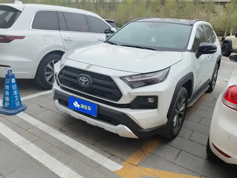 Toyota RAV4 — фото 1