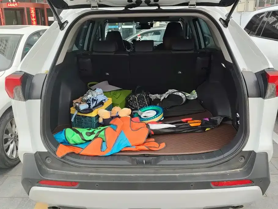 Toyota RAV4 — фото 9