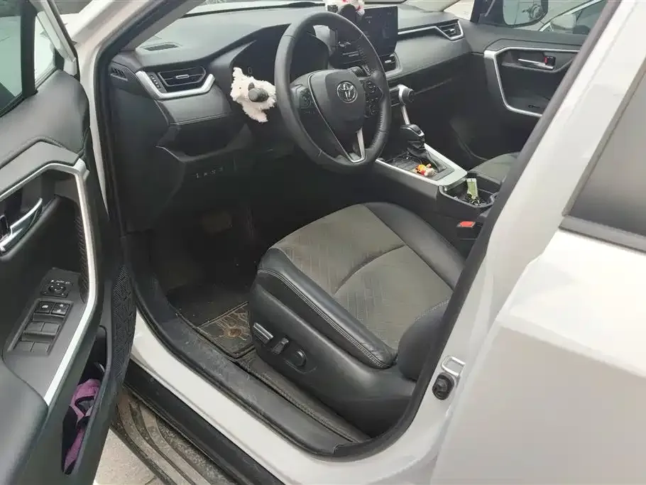 Toyota RAV4 — фото 2