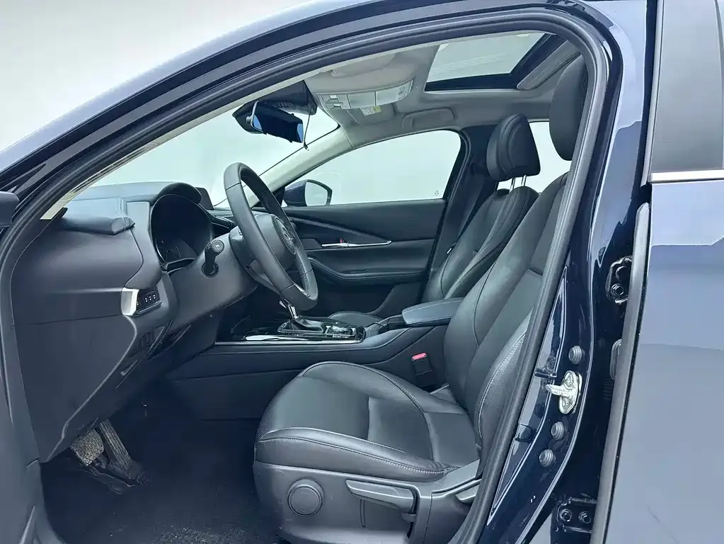 Mazda CX-30 — фото 10