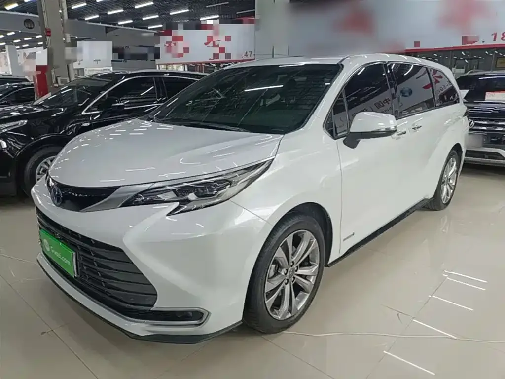 Toyota Sienna — фото 1