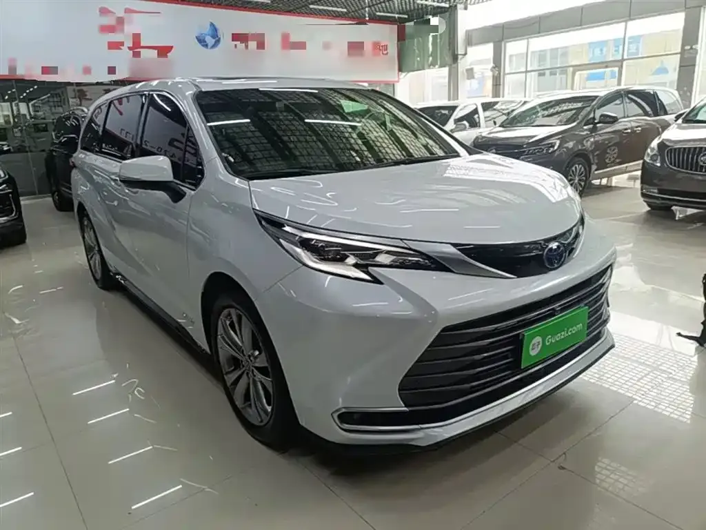 Toyota Sienna — фото 5
