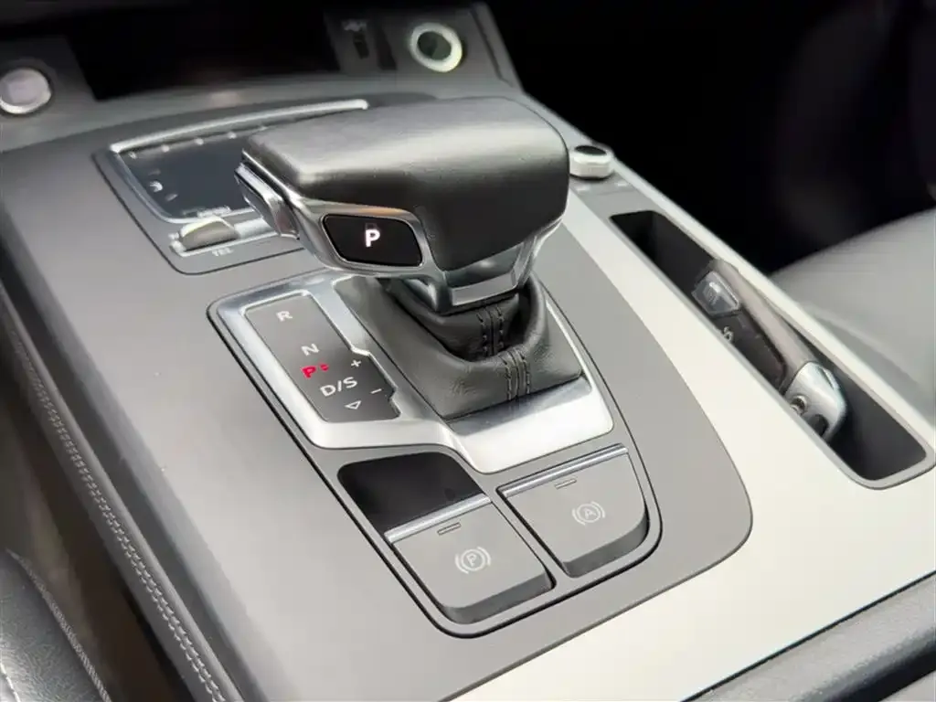 Audi Q5L 2021 из CN, фото 2