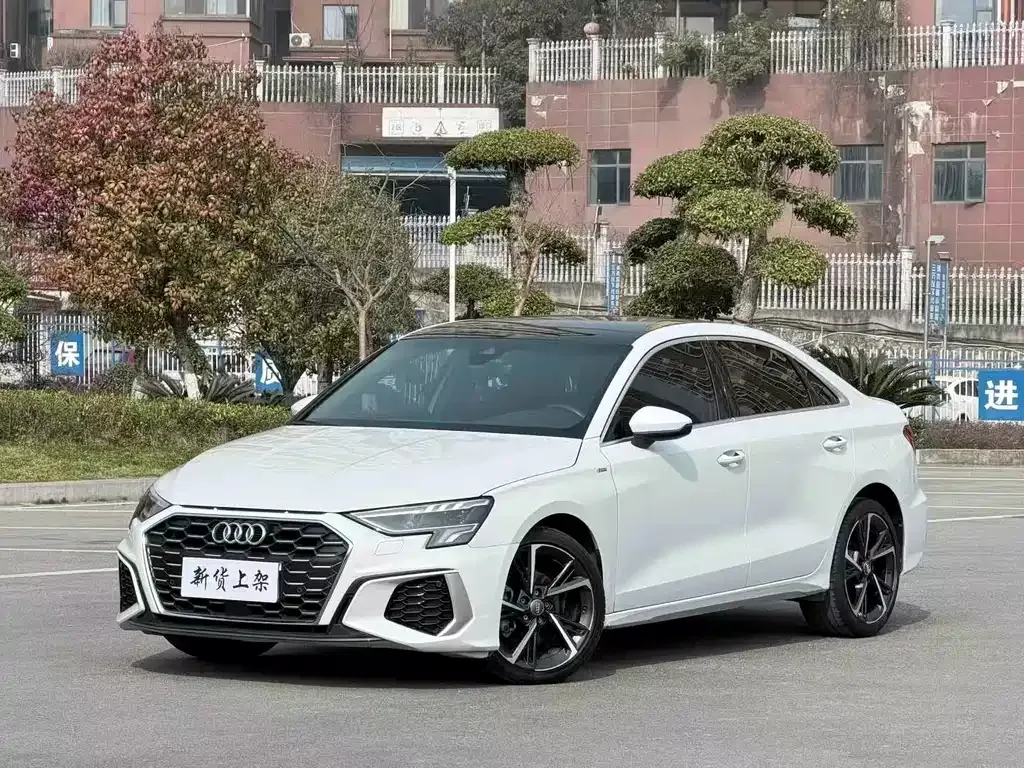 Audi A3 — фото 1