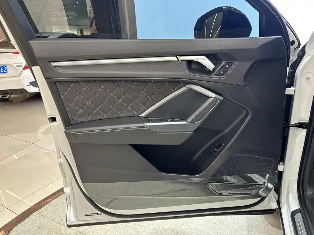 Audi Q3 Sportback 2024 из CN, фото 8