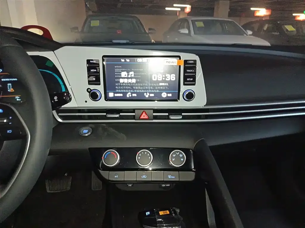 Hyundai Elantra — фото 10
