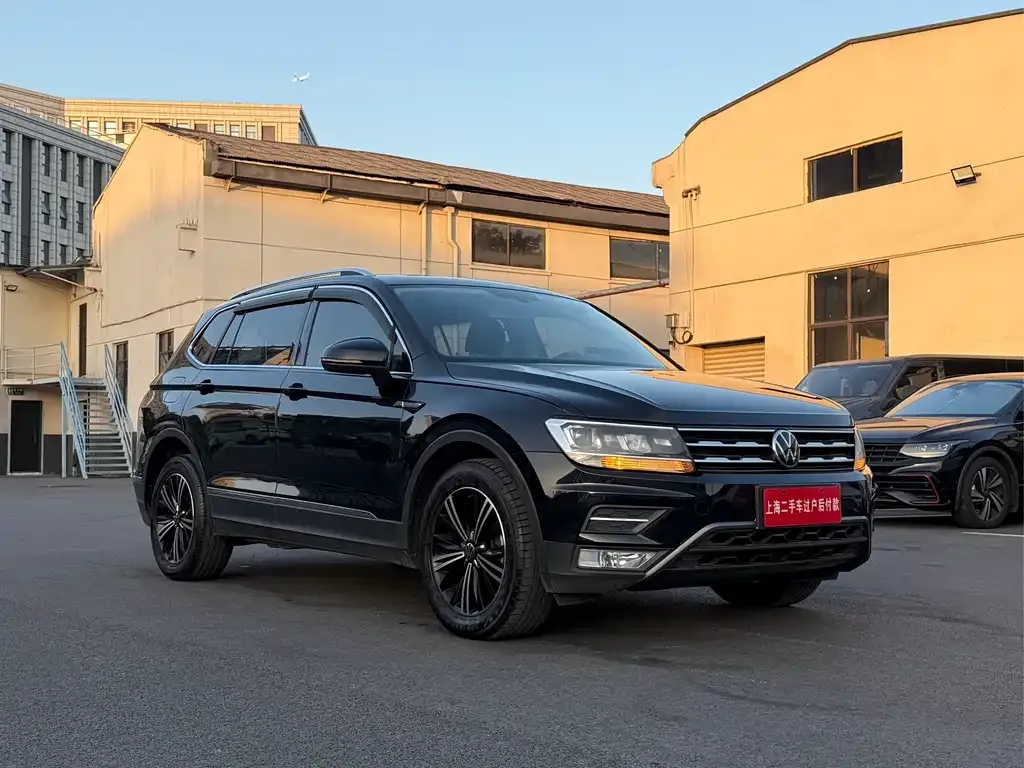 Volkswagen Tiguan L — фото 5