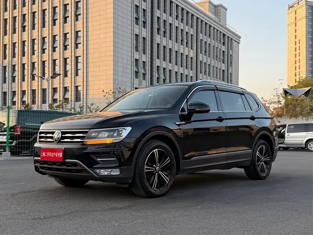 Volkswagen Tiguan L — фото 10