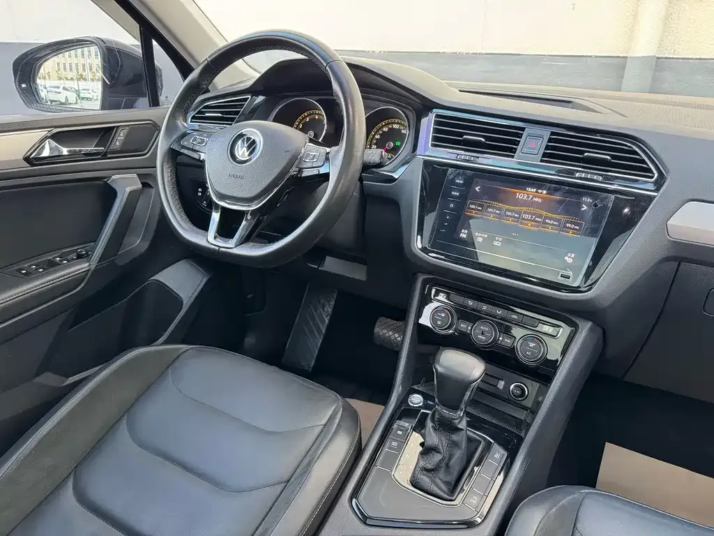 Volkswagen Tiguan L — фото 8