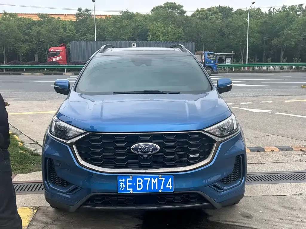 Ford Edge — фото 1
