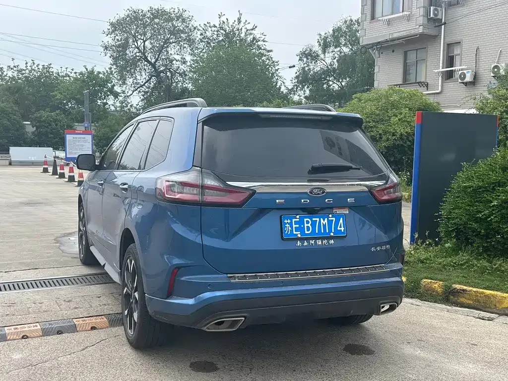 Ford Edge — фото 8