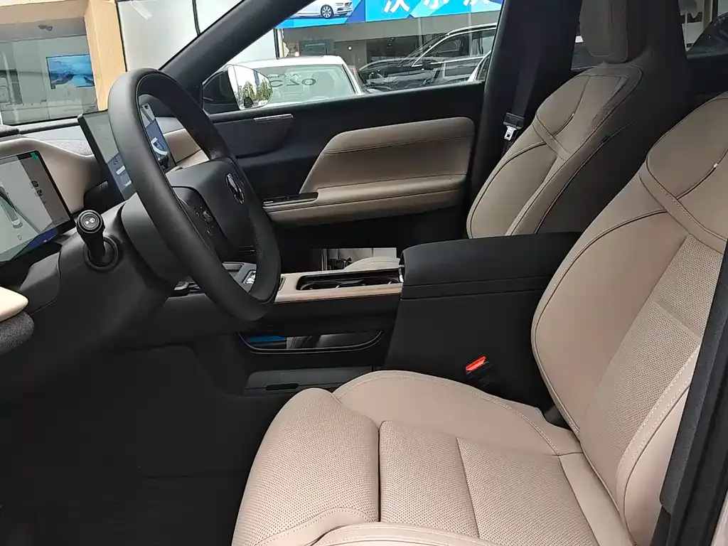 Volvo XC70 Plug-in Hybrid 2025 из CN, фото 8