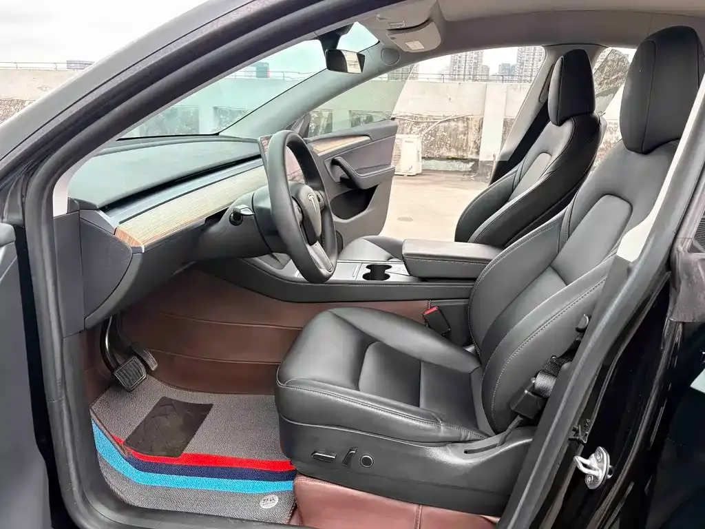Tesla Model Y — фото 8