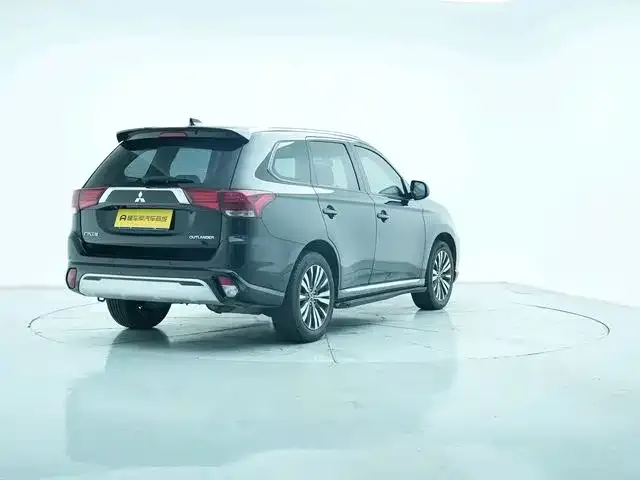 Mitsubishi Outlander 2021 из CN, фото 2