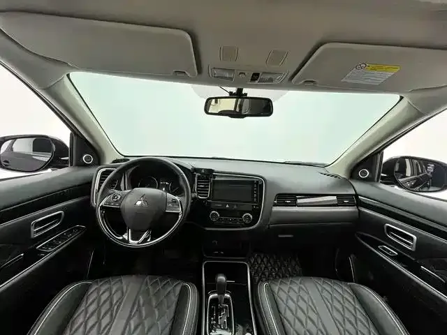 Mitsubishi Outlander 2021 из CN, фото 7