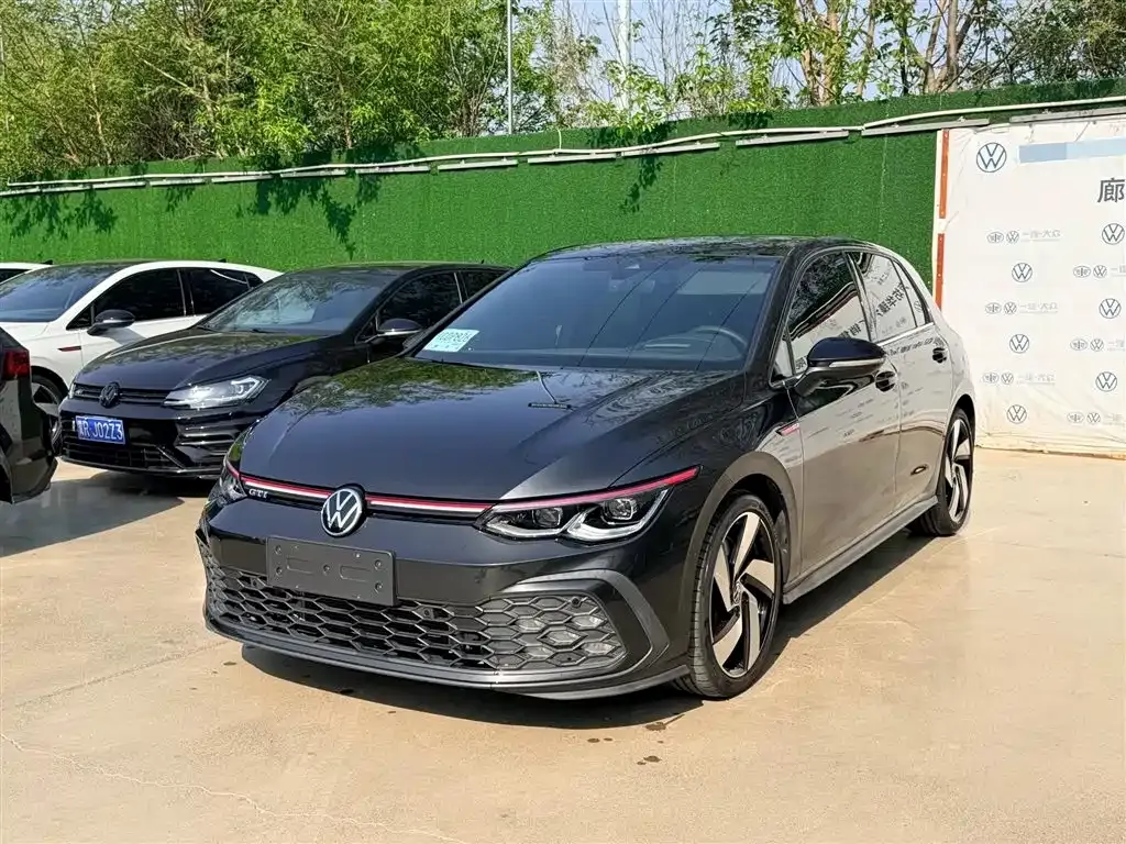 Volkswagen Golf GTI — фото 1