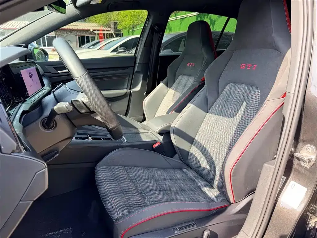 Volkswagen Golf GTI — фото 7