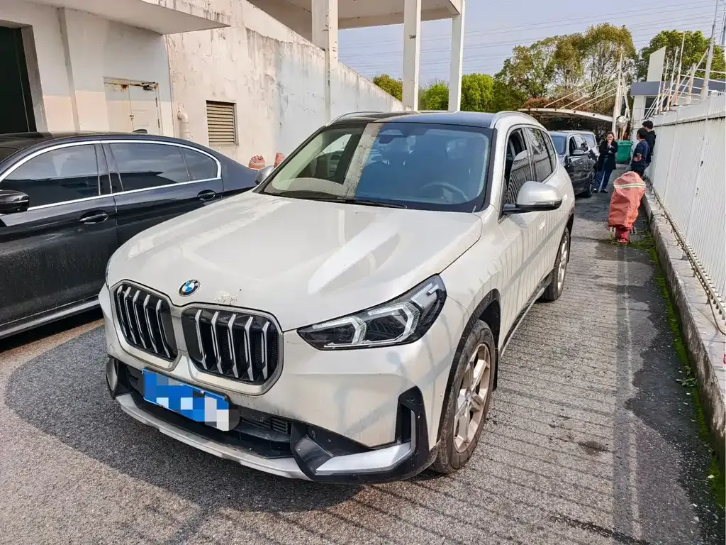 BMW X1 — фото 1