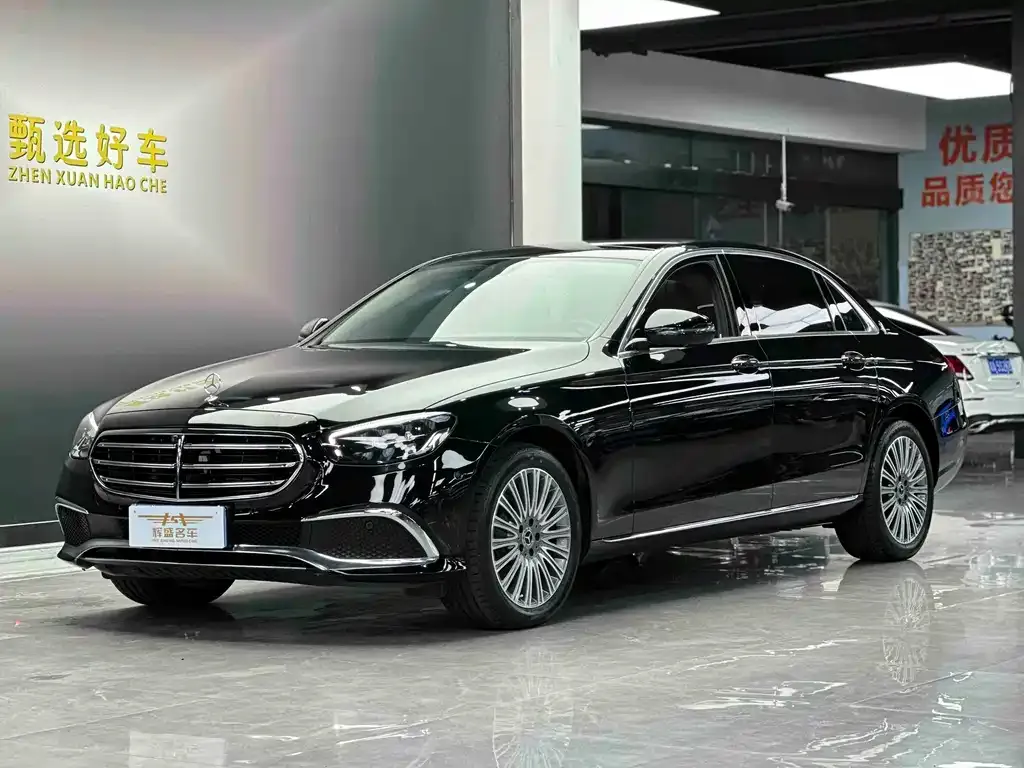 Mercedes-Benz E-Class — фото 1