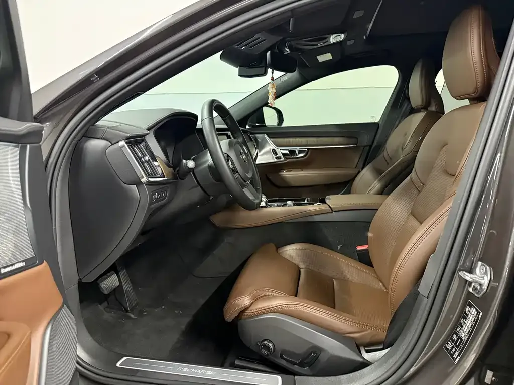 Volvo S90 PHEV 2021 из CN, фото 4