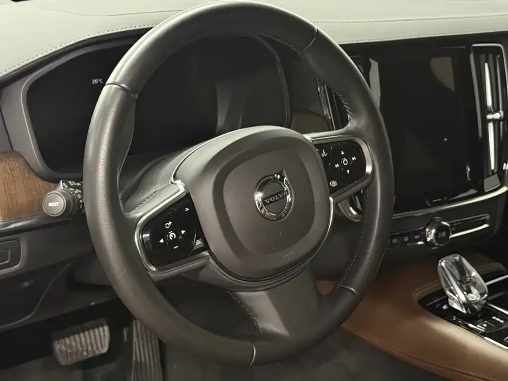 Volvo S90 PHEV 2021 из CN, фото 2