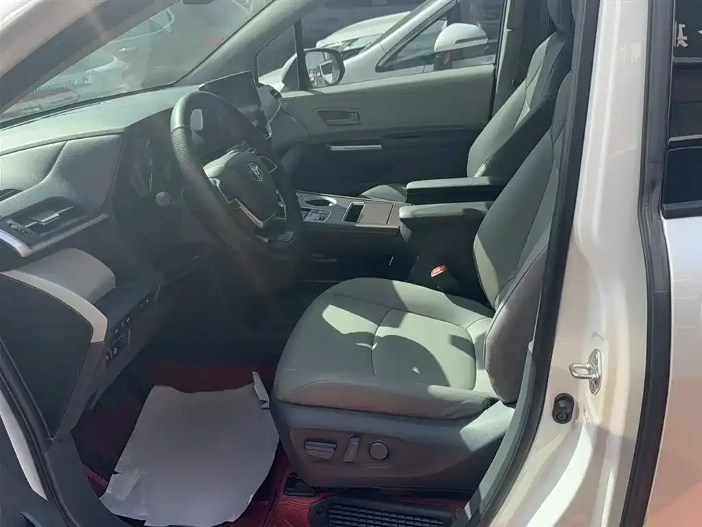 Toyota Granvia 2023 из CN, фото 6