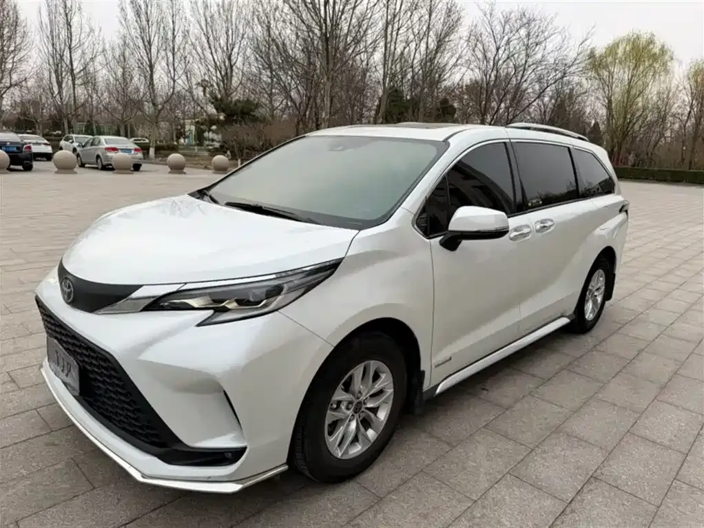 Toyota Granvia 2023 из CN, фото 8