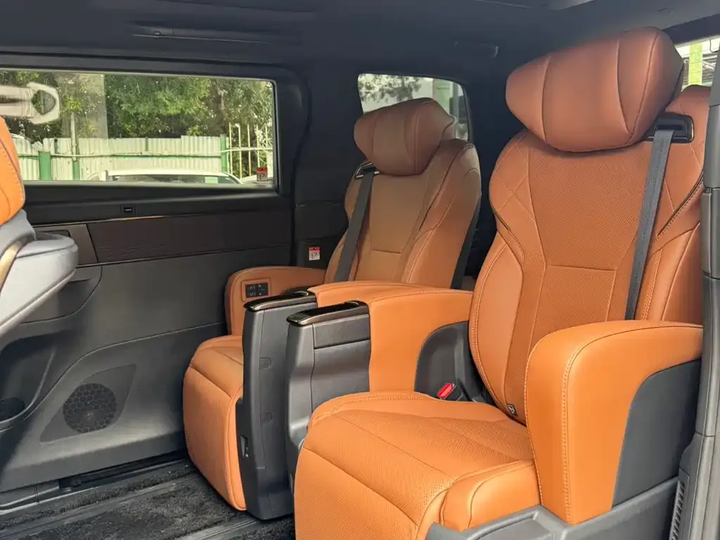 Toyota Vellfire — фото 2