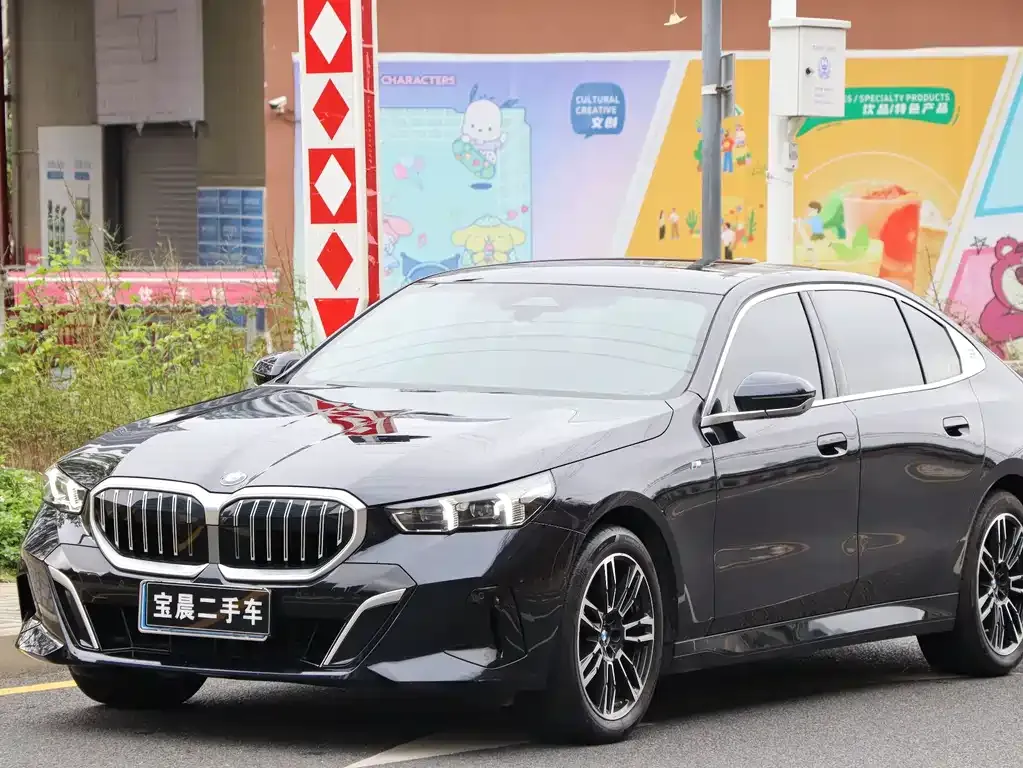 BMW 5 Series — фото 1