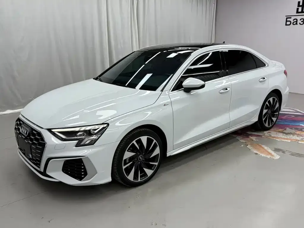 Audi A3 — фото 1
