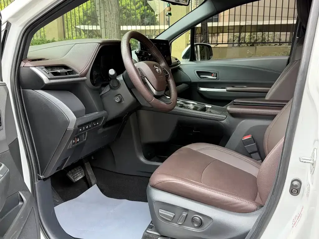Toyota Sienna 2023 из CN, фото 7