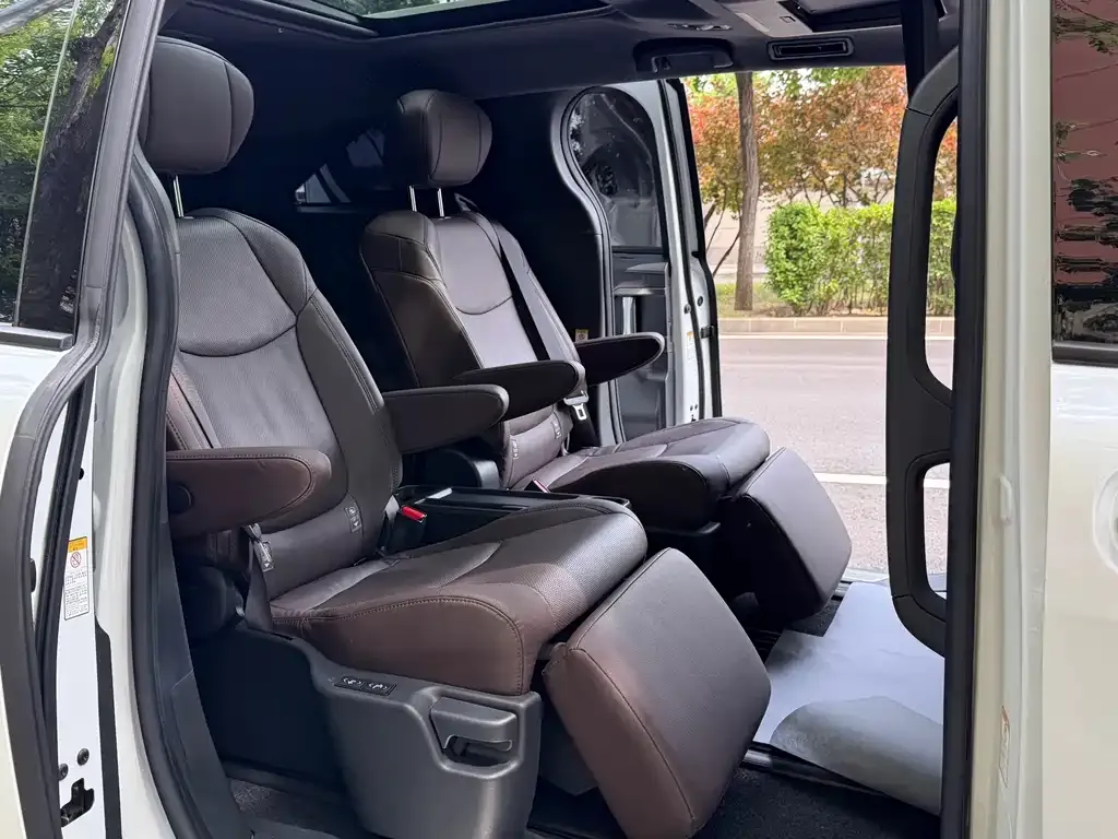 Toyota Sienna 2023 из CN, фото 6