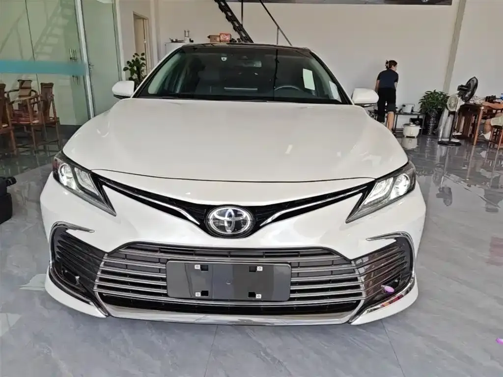 Toyota Camry — фото 7