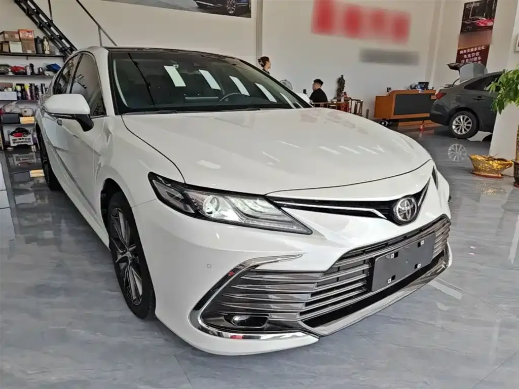 Toyota Camry — фото 6