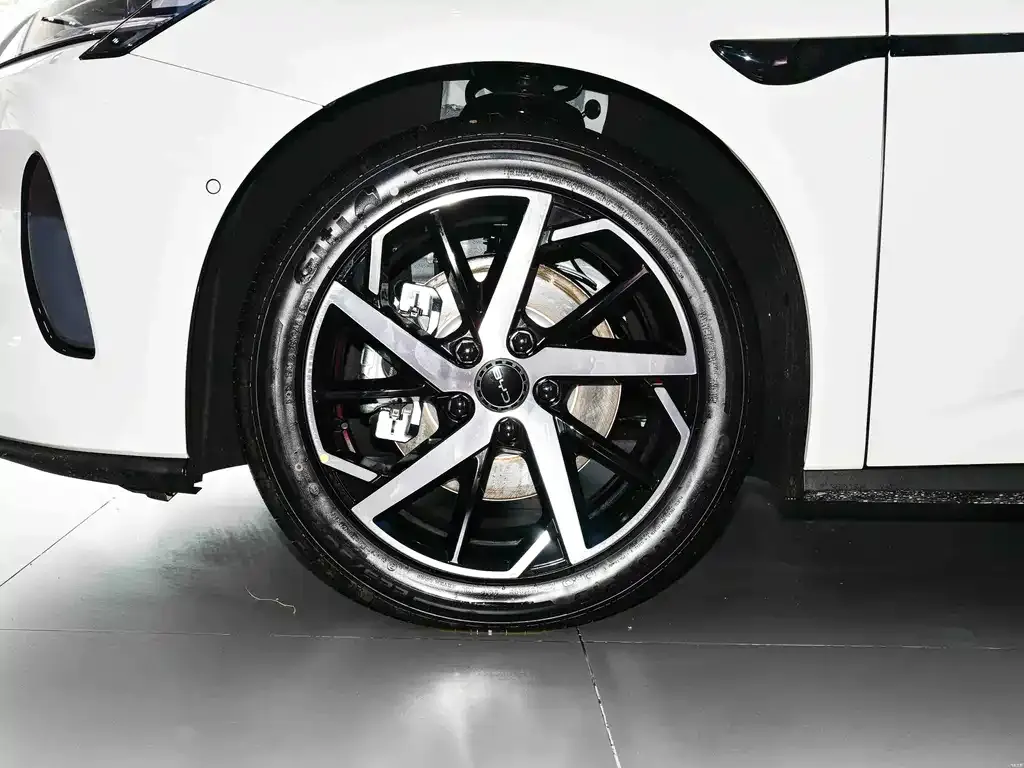 BYD Seal 07 DM-i — фото 3