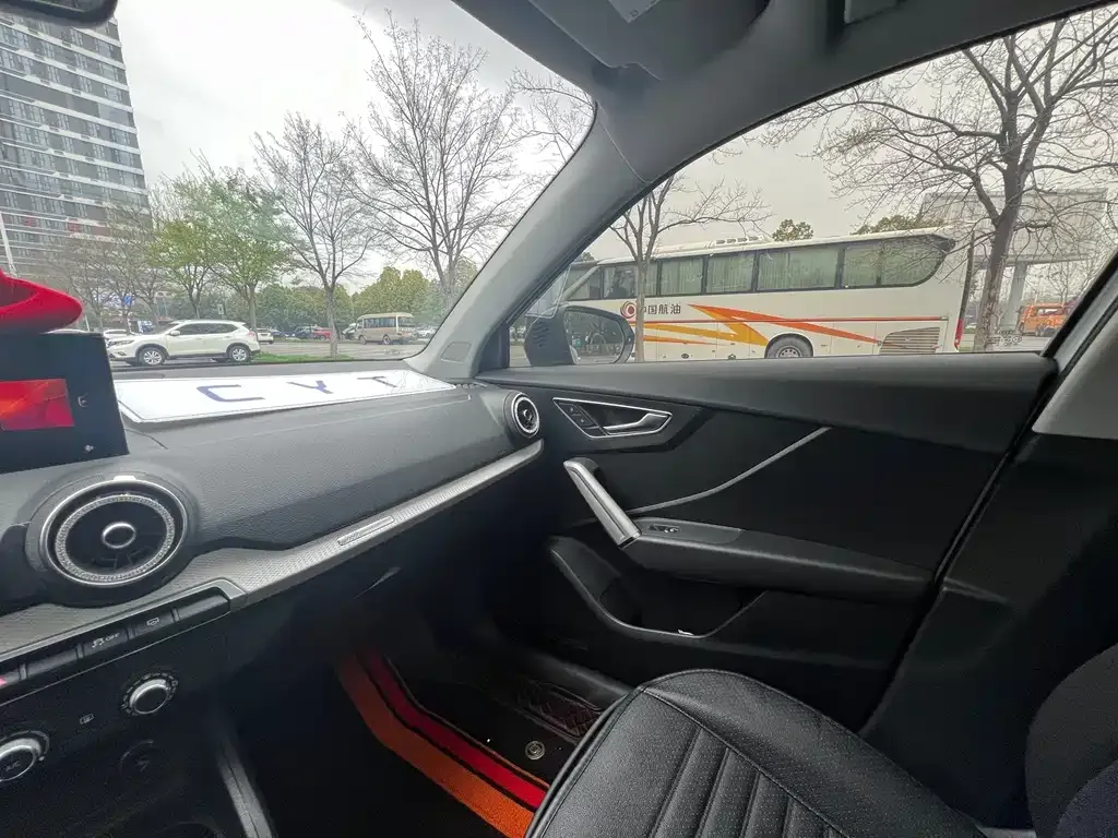Audi Q2L 2021 из CN, фото 2