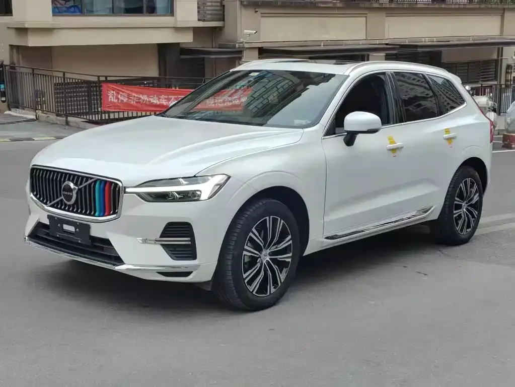 Volvo XC60 — фото 1