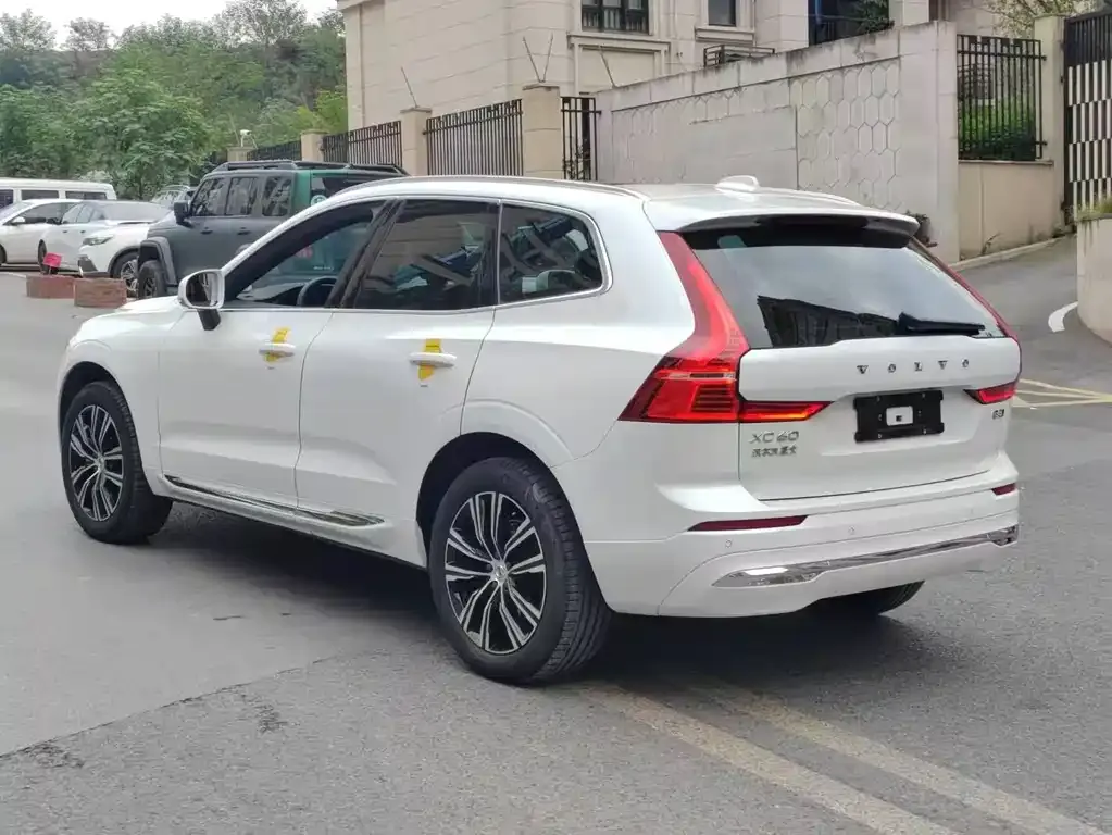 Volvo XC60 — фото 2