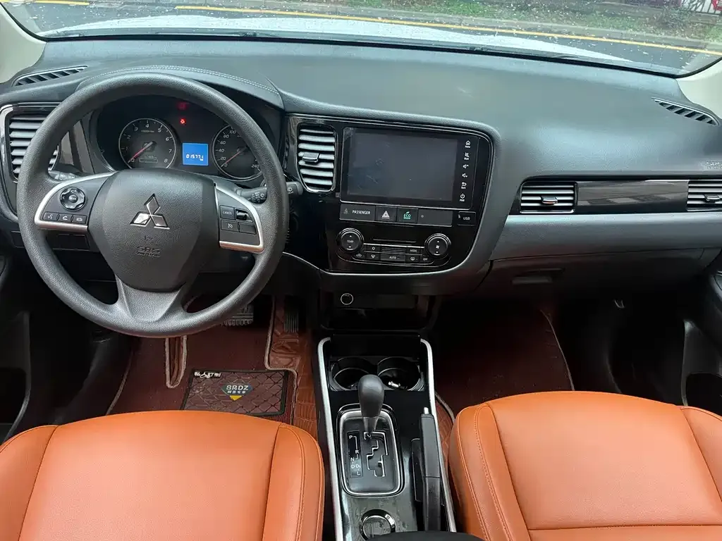 Mitsubishi Outlander 2023 из CN, фото 4
