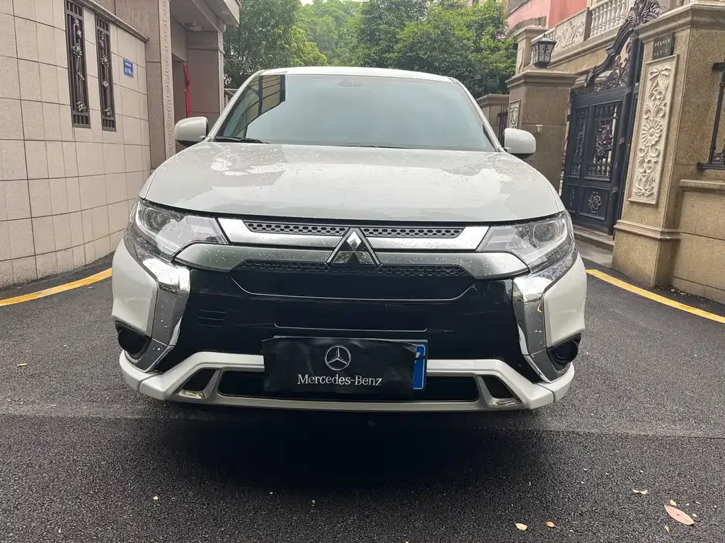 Mitsubishi Outlander 2023 из CN, фото 8
